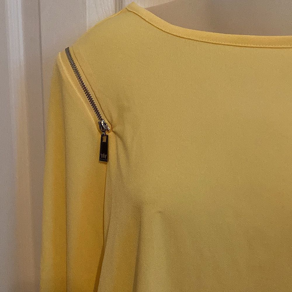 Chaus New York Moroccan Blue City Yellow Blouse Too Shirt size Medium M NWT - Picture 6 of 7